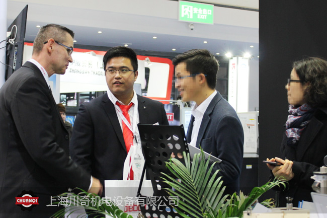 Diebold海外銷售技術總監Anton Ebenh&ouml;ch先生現場為客戶講解